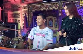 Lagu Bibirmu Merah Delima